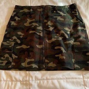 Rue 21 medium camp skirt